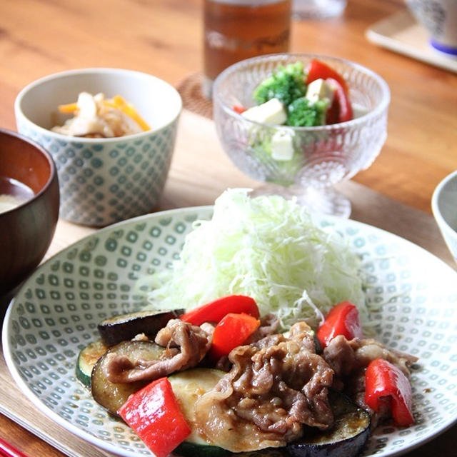 夏野菜と豚肉の生姜焼き。お麩と厚揚げのチャンプルー（フーディストノート）。