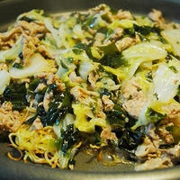 たっぷり白菜と豚小間肉・ワカメの、あんかけ焼きそば☆