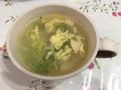 豆苗と玉子のピリ辛中華スープ