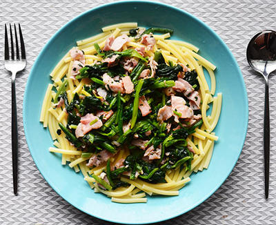 超簡単！5分　ほうれん草と生ハムのマカロニパスタ