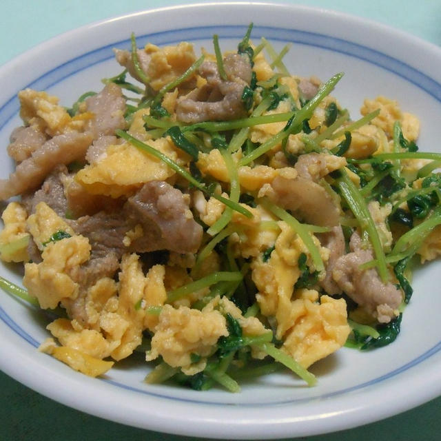 安い材料で手早く美味しく　豆苗の炒め物　