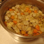 とりとんギュウッ！の塩煮込み・生ハムの豆腐サンド・車麩と赤水菜の塩昆布ゴマヨ和え