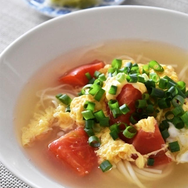 贅沢だしで作る「トマトかき玉うどん」