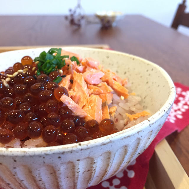 いくらの醤油漬けと焼き鮭丼 By とばりひろみさん レシピブログ 料理ブログのレシピ満載