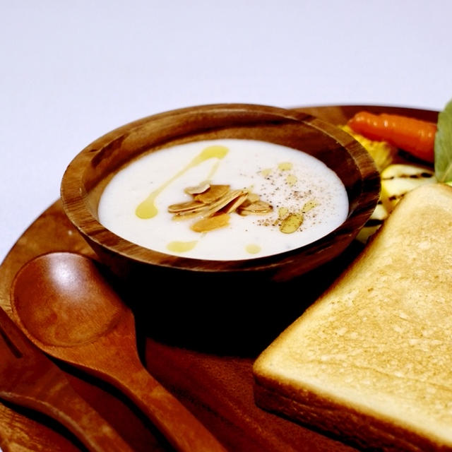 パンに合うひと品 簡単レシピ アーモンドミルクの冷たいスープの作り方 By 福岡パン料理研究家シロさん レシピブログ 料理ブログのレシピ満載