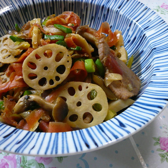 お野菜たっぷり蓮根と豚ばら肉炒め♪