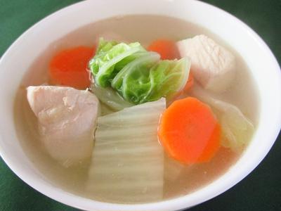 風邪予防に鶏肉と白菜のしょうがスープ