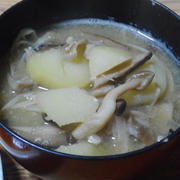 じゃがいもときのこのみそ汁