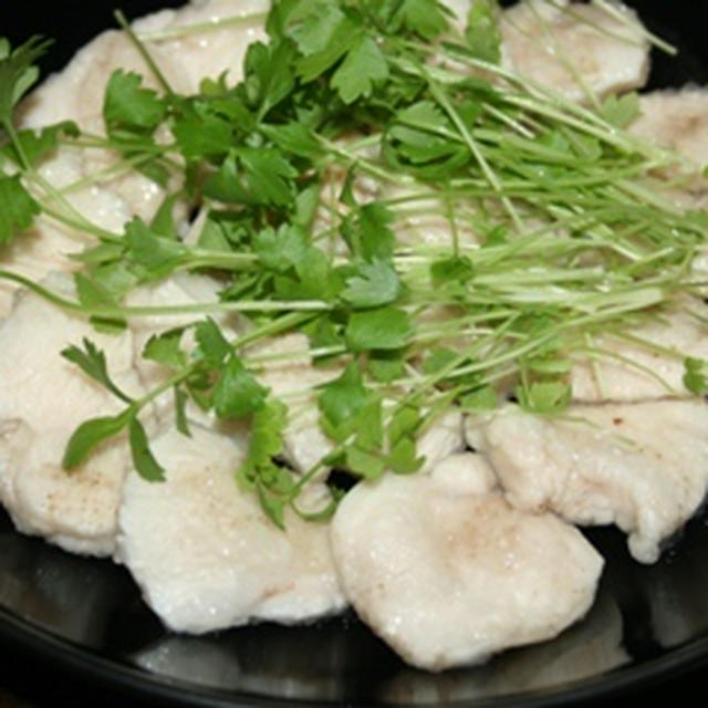 プリプリ鶏ムネ肉と香味野菜のサラダ