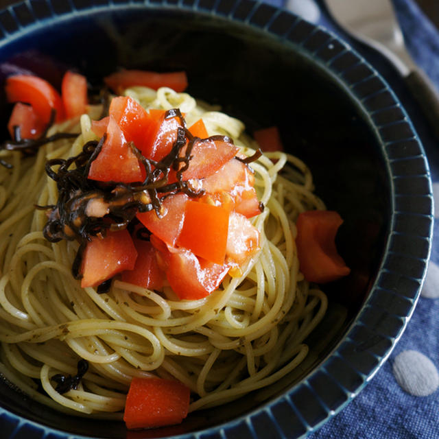 いつものパスタに♪トマ塩昆布トッピング　