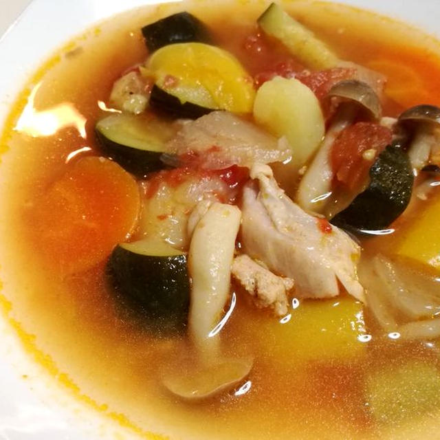 鶏もも肉&夏野菜でトマト煮込スープ