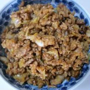 ハンバーグ味のキャベツ入り挽肉丼
