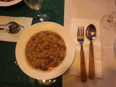 スペルト小麦とうずら豆のスープ