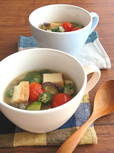 食べるスープでビタミン補給☆夏野菜と厚揚げのみそ汁