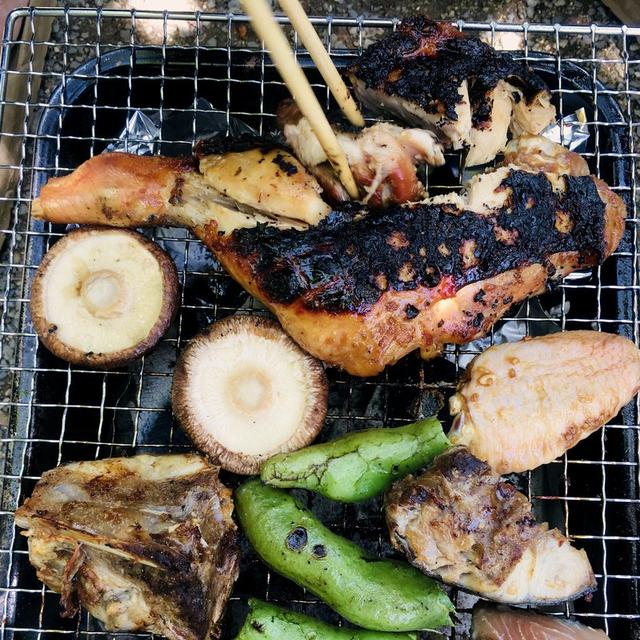 GWにBBQ　ブリのアラ、骨付きもも肉の醤油麹焼き、空豆とベビーコーンの炭火焼など　＆薪で炊飯に大失敗