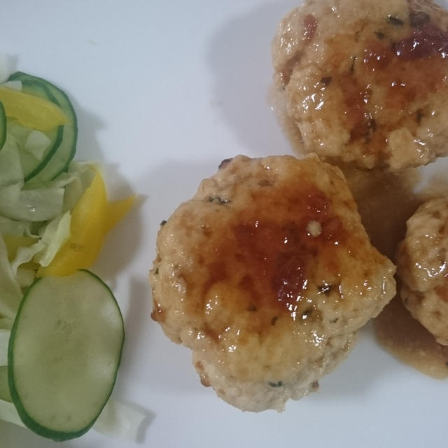 鶏ひき肉と豆腐のつくね  梅肉ソース