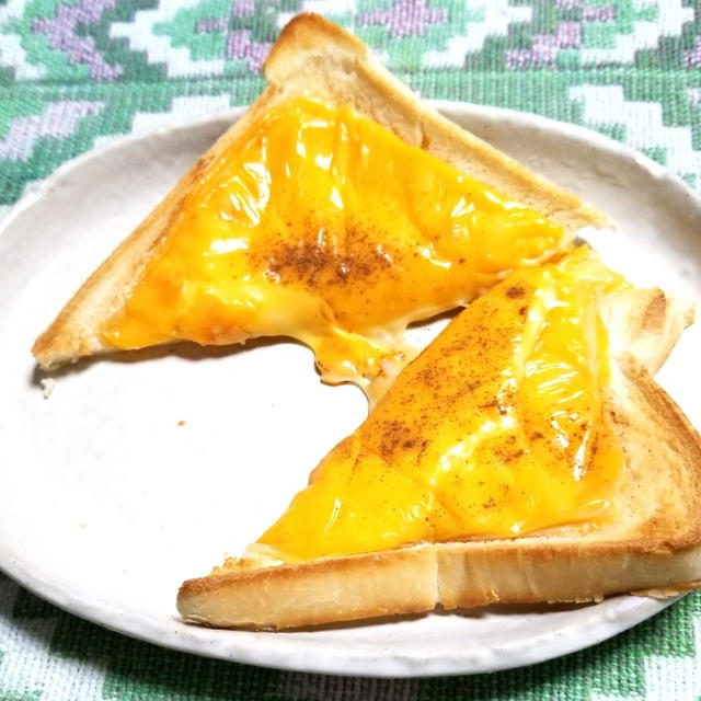 3層チーズのトースト