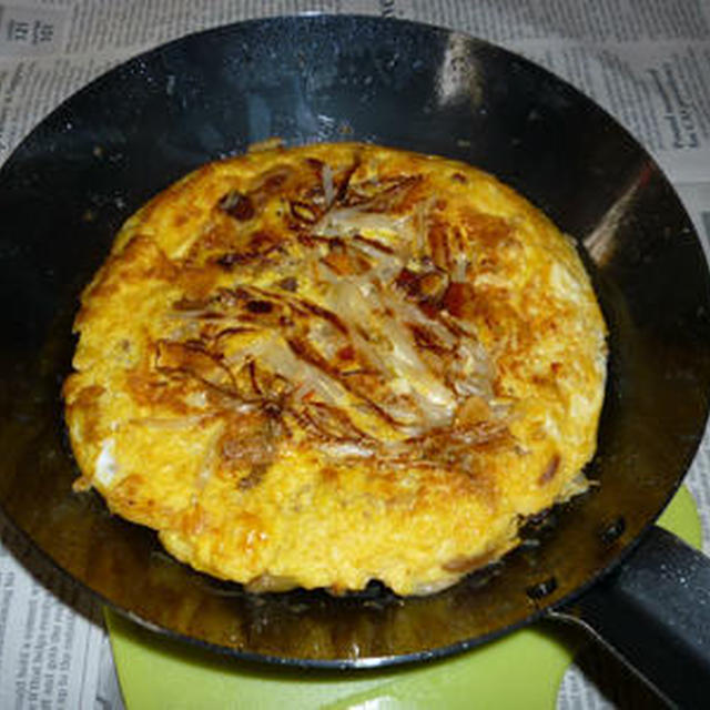 鉄パンで鶏皮 もやしの大卵焼き By Aranjuezさん レシピブログ 料理ブログのレシピ満載