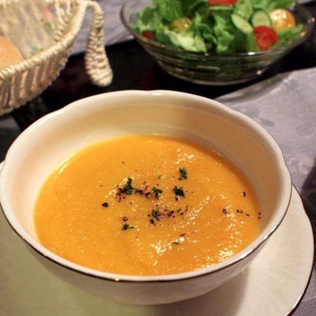 きのこたっぷりのトマト煮込みとかぼちゃのスープ