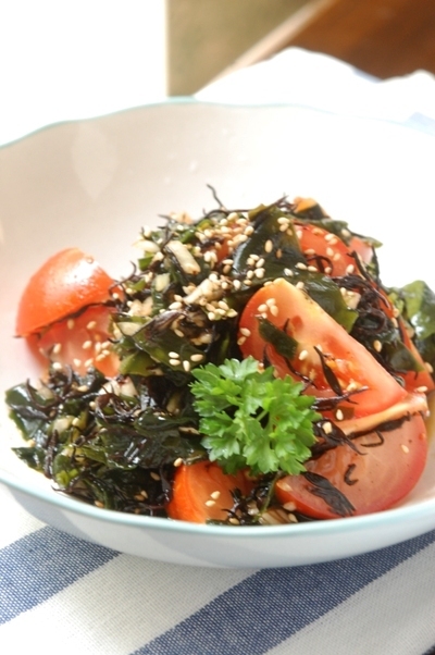 ミネラルたっぷりトマトと海藻の中華サラダ