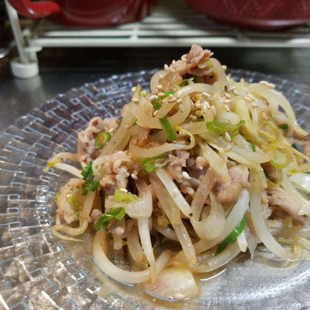 お弁当にも！味付けは焼肉のタレ。豚肉とモヤシとミョウガの炒め物。