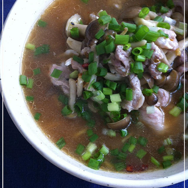 豚バラ肉としめじのピリ辛味噌ラーメン