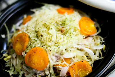 タジン鍋で蒸し料理。