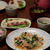 豚ばら肉と野菜の味噌炒め と まぐろのステーキ。