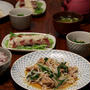 豚ばら肉と野菜の味噌炒め と まぐろのステーキ。