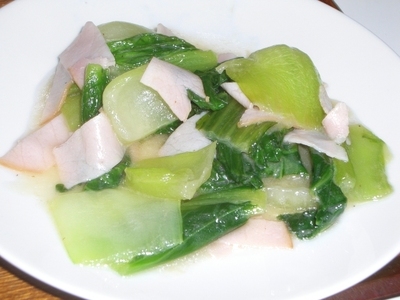 チンゲン菜とハムの炒め物