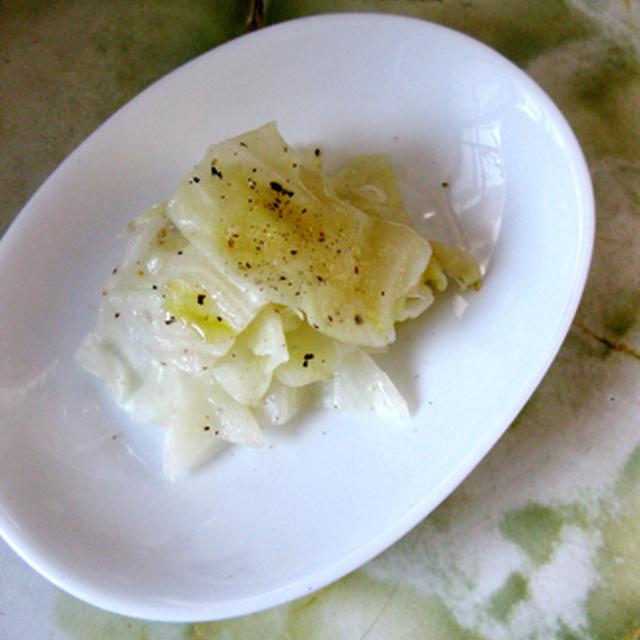 キャベツのオイル蒸し煮。