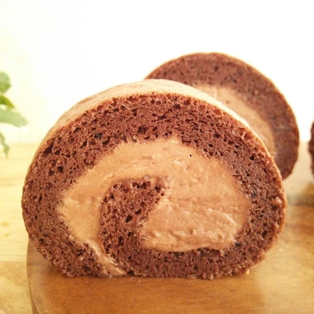 チョコレートクリームinココアシフォンロールケーキ