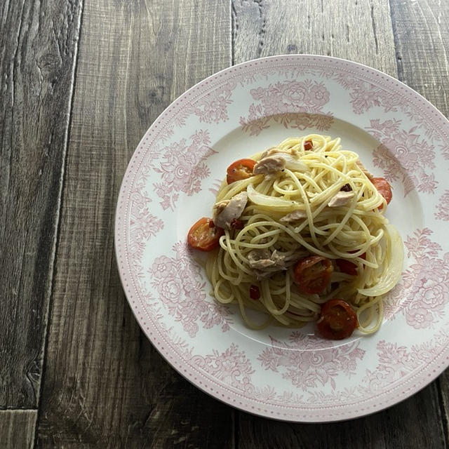 ミニトマトとツナのペペロンチーノ