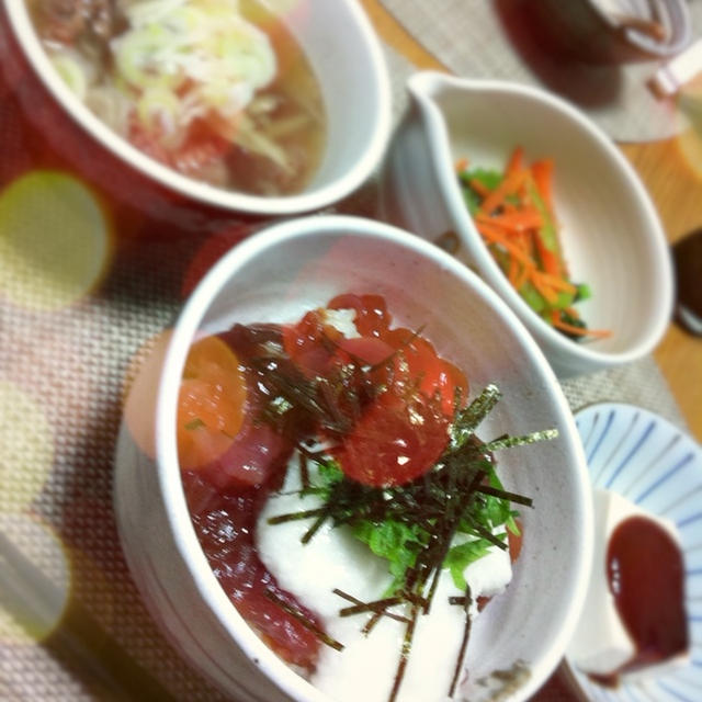 まぐろの漬け丼と芋煮風汁