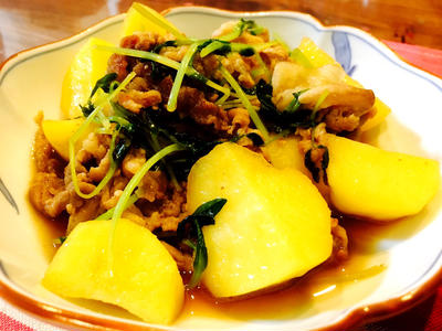 豚コマとジャガイモの豆苗甘醤油炒め