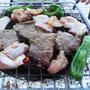 マリネしたビーフ、チキン、イカの ＢＢＱ
