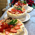 今年のクリスマスケーキレッスンは苺たっぷりのせに、手作りクッキーなどを合わせて・・・