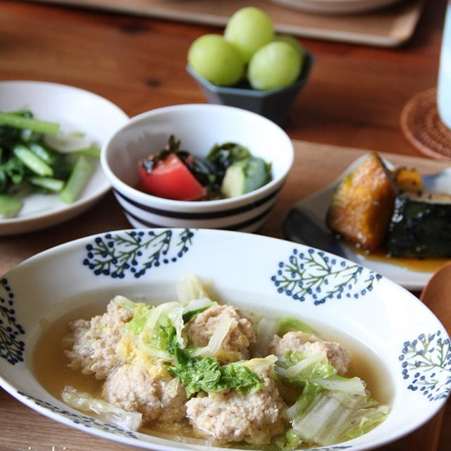 白菜とふわふわ鶏だんごのスープ煮。