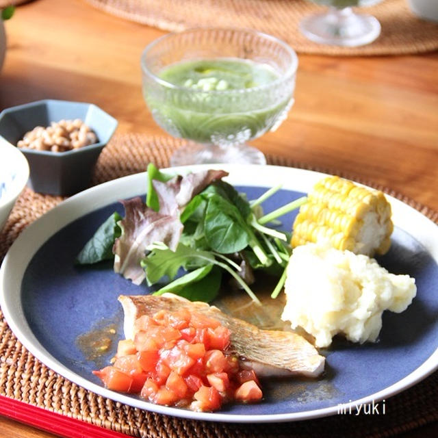 鯛のソテー・プレートときゅうりのガスパチョ。梅の塩漬け。