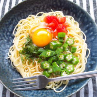 だし醤油で、オクラの釜玉パスタ