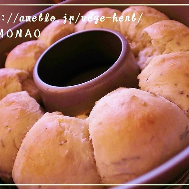 エンゼル型で簡単ちぎりパン風ハーブスコーン☆ローズマリー風味