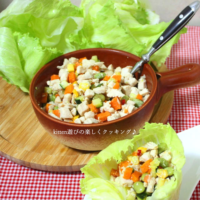 エスニック味de彩り野菜と鶏肉のレタス包み