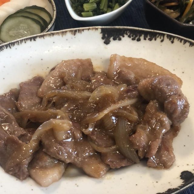 玉ねぎがとろりとからむ！豚肉の生姜焼き