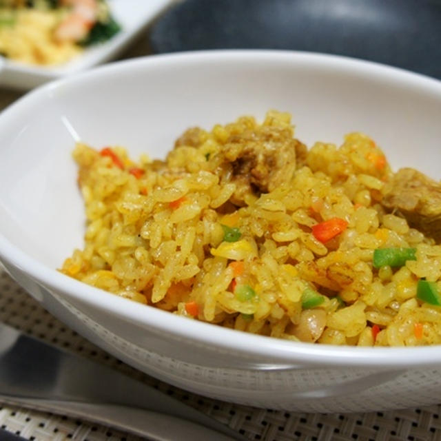 ぶんぶく茶釜～手間なしコツなし炊飯器におまかせしてよし！押麦チキンカレーピラフ＆サーモンのカルパッチョ～