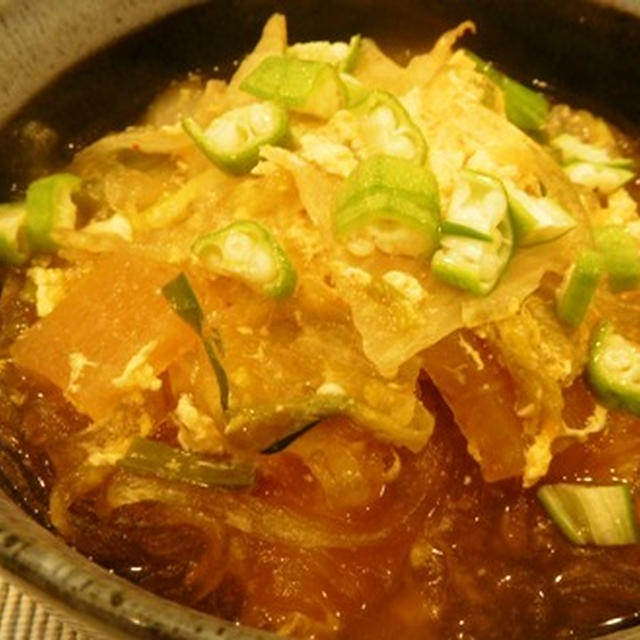タイルプロジェクトも大詰め ～ 餃子と緑豆春雨とレタス、オクラのキムチ味噌スープ