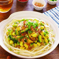 冷凍うどんを使えばお手軽さアップ！！豆腐たっぷりでヘルシー感とボリューム感もアップ★カレーパウダーでスパイシー！！！食欲が落ち気味の暑い日でもパクパク食べれちゃう♪夏のランチにぴったり！！「豆腐入りゴーヤそぼろde汁なしスパイシー和えうどん」【レシピ1885】【スパイス大使】