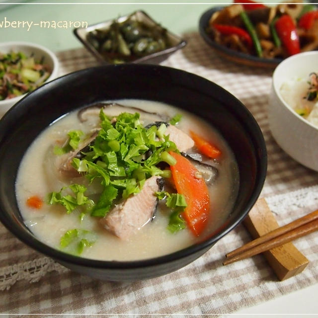 温まる鮭粕汁・筑前煮・黒枝豆麺つゆ焼き・栄養満点ふりかけの晩御飯と休日のUSJ