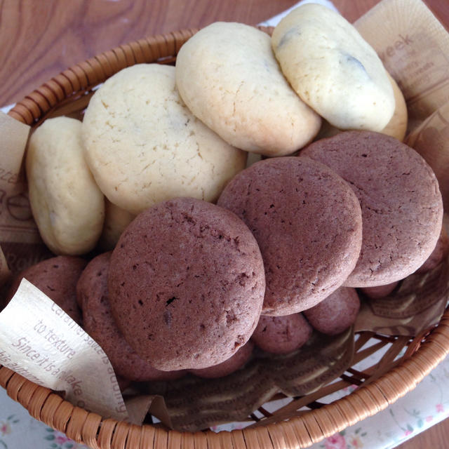 チョコチップを包み込んだソフトクッキー プレーン味 チョコ味 By 小豆ん子さん レシピブログ 料理ブログのレシピ満載