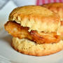 【スコーン＆チキン　ハニーバターサンド 】アメリカで大人気の朝食サンドイッチ
