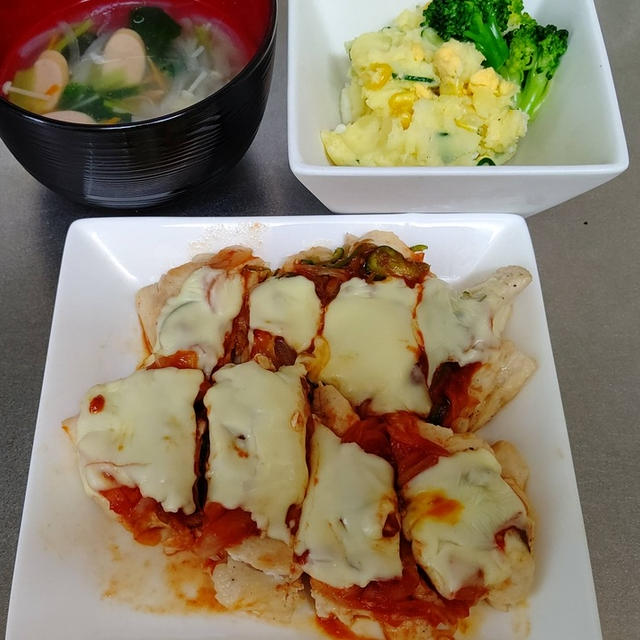 8/17  【夕食1人　170円】 ●鶏むねピザ焼き●ポテトサラダ●野菜スープ